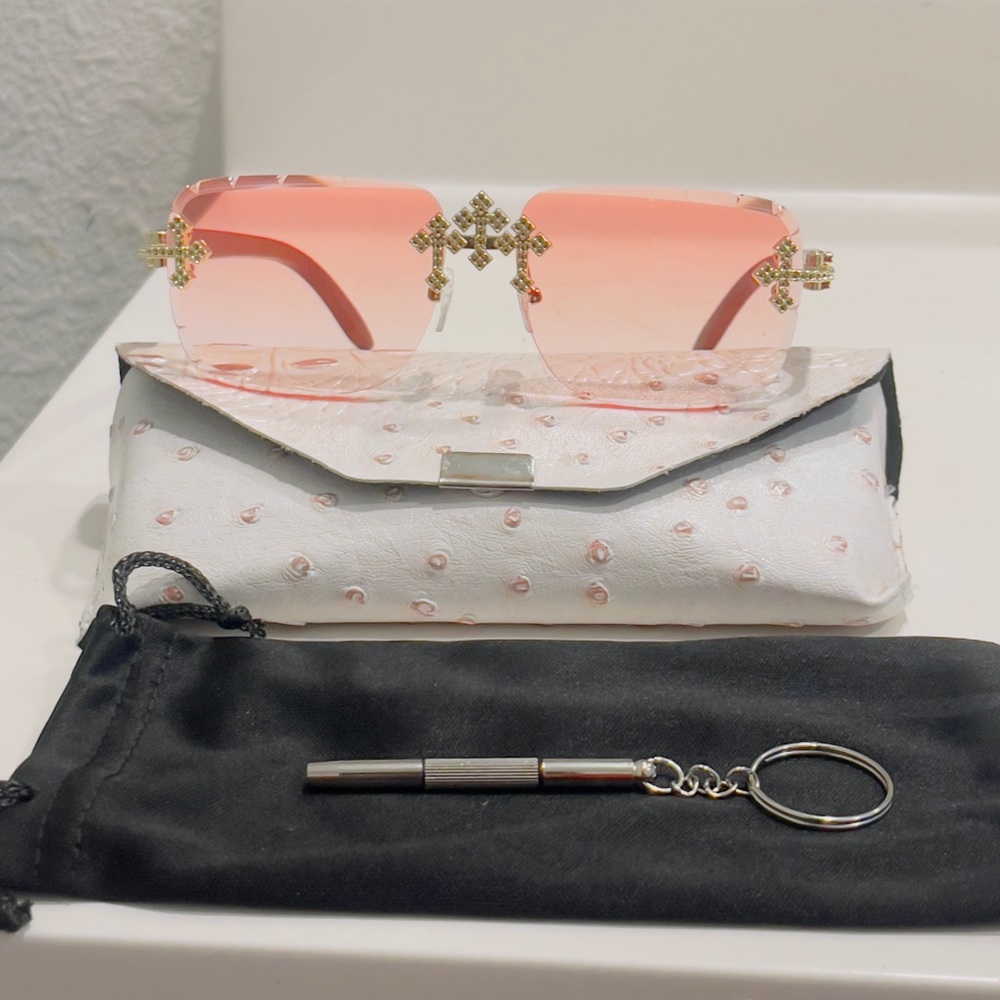 Gothic Pink Cross Sunglasses - Picture 4 of 5